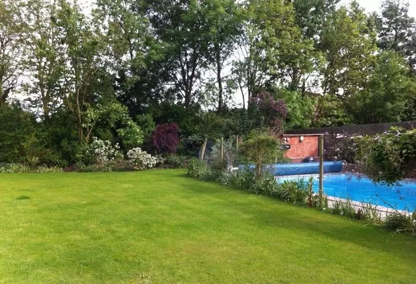 Отель Castle Farmhouse B & B