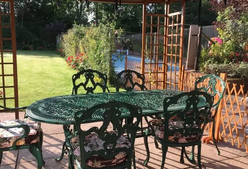 Отель Castle Farmhouse B & B