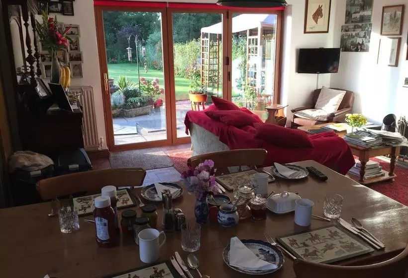 Отель Castle Farmhouse B & B