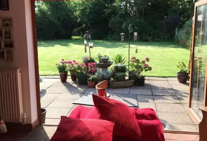 Отель Castle Farmhouse B & B