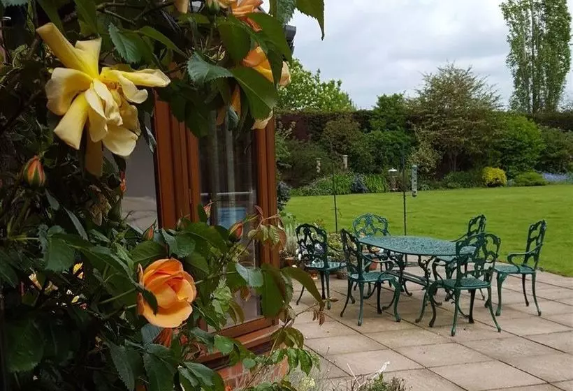 Отель Castle Farmhouse B & B