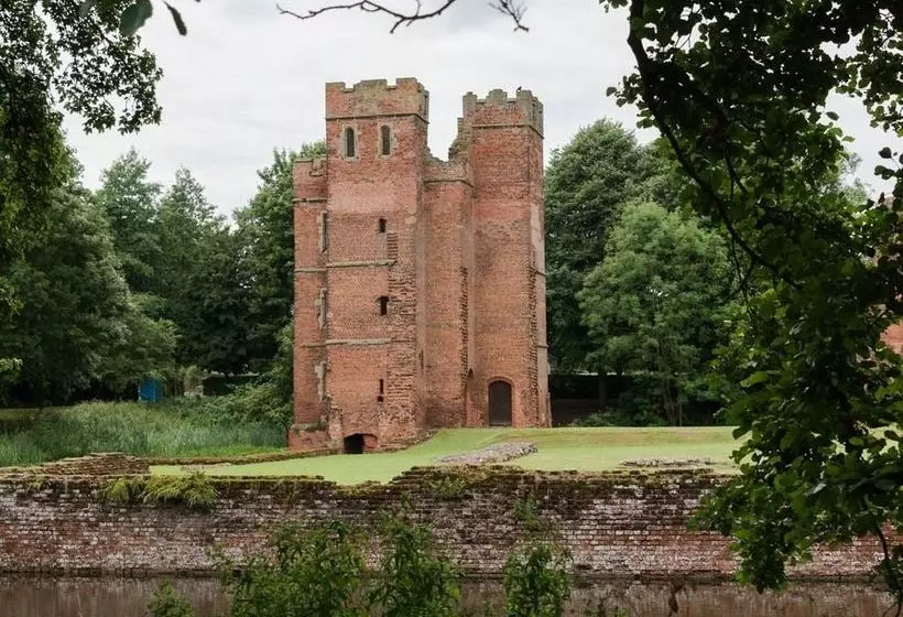 Отель Castle Farmhouse B & B