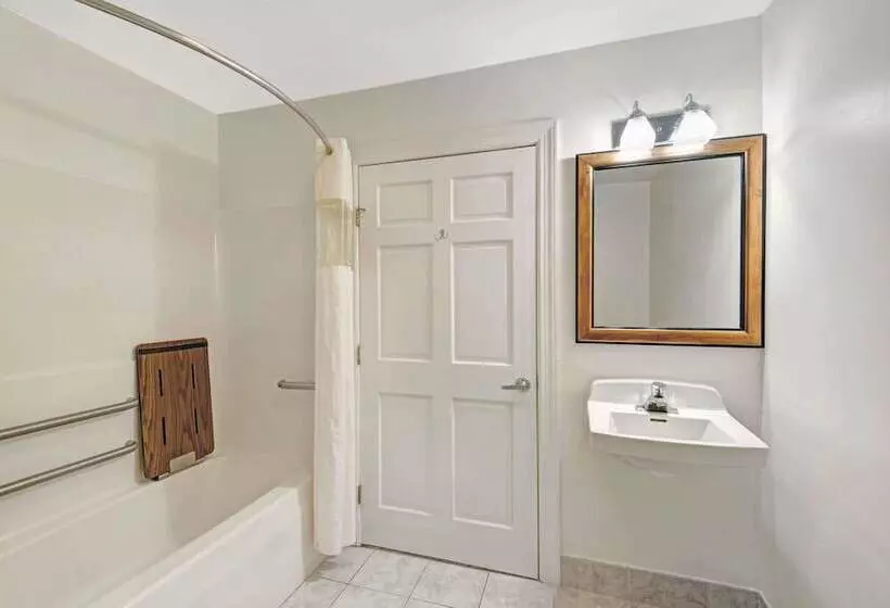 ホテル Days Inn By Wyndham Ridgefield