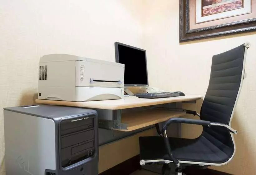 ホテル Days Inn & Suites By Wyndham Prattville Montgomery