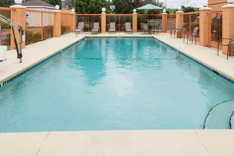 ホテル Days Inn & Suites By Wyndham Prattville Montgomery