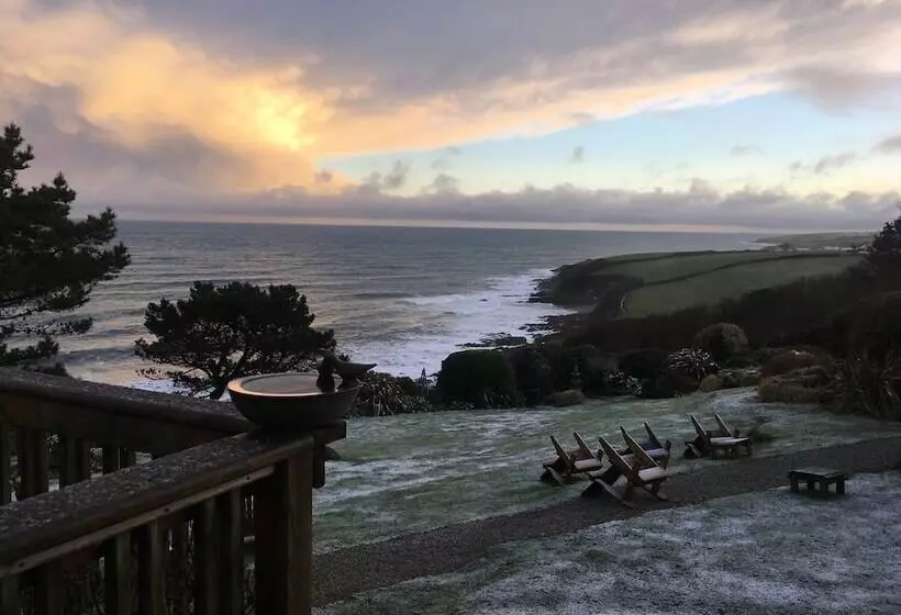 Hotel Driftwood