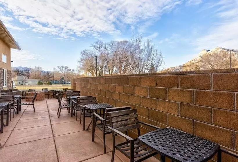 Grand Vista Hotel Parachute