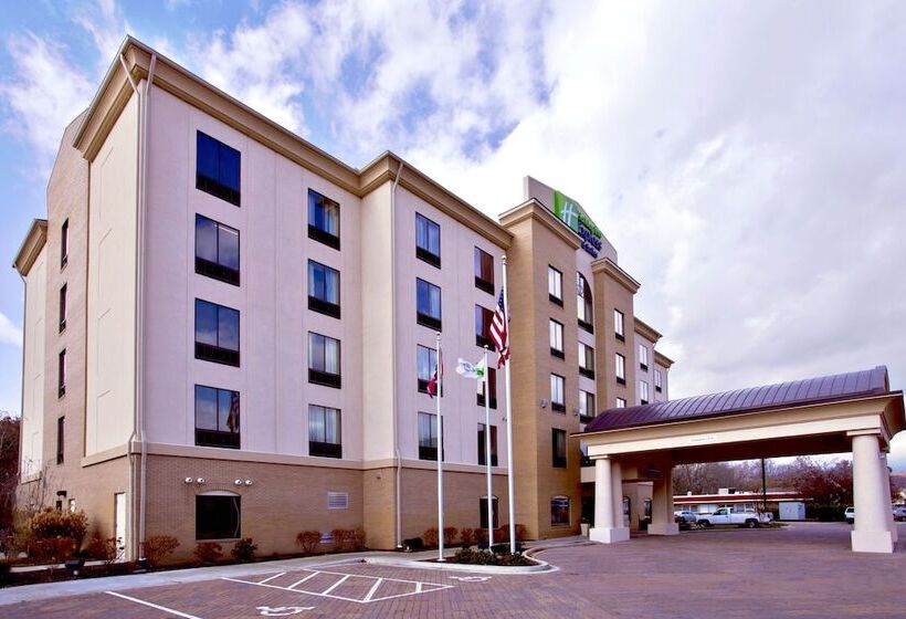 Отель Holiday Inn Express & Suites Oak Ridge, An Ihg