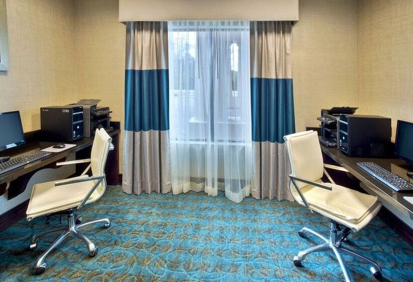 Отель Holiday Inn Express & Suites Oak Ridge, An Ihg