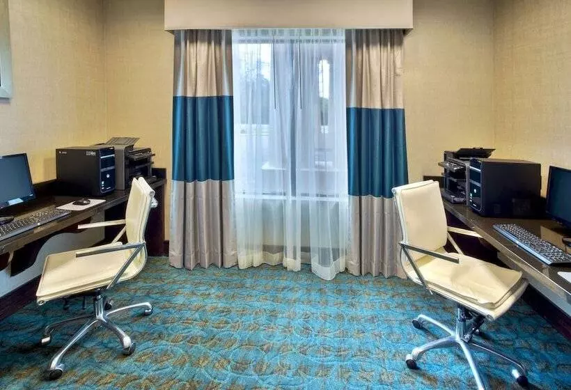 호텔 Holiday Inn Express & Suites Oak Ridge, An Ihg