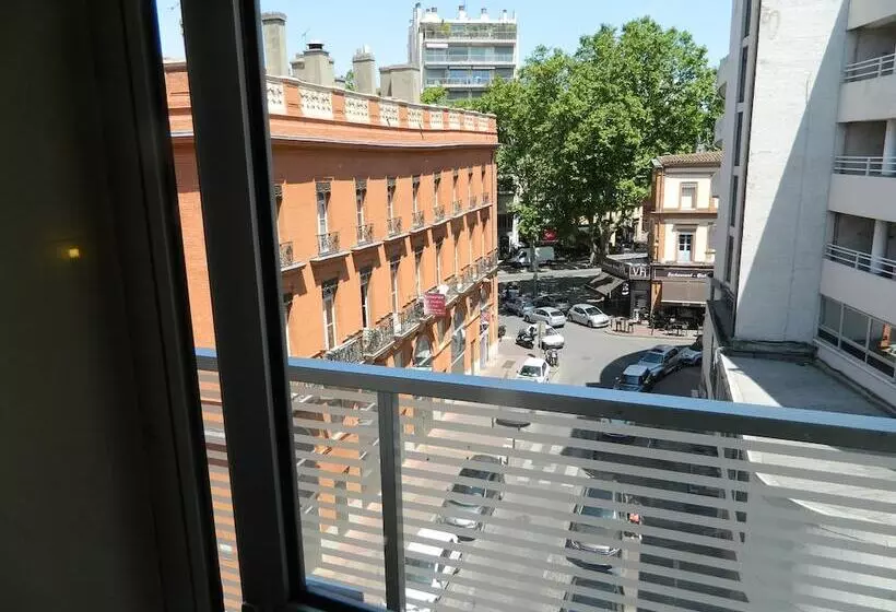 Hotel Ours Blanc  Place Victor Hugo