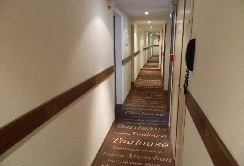 Hotel Ours Blanc  Place Victor Hugo