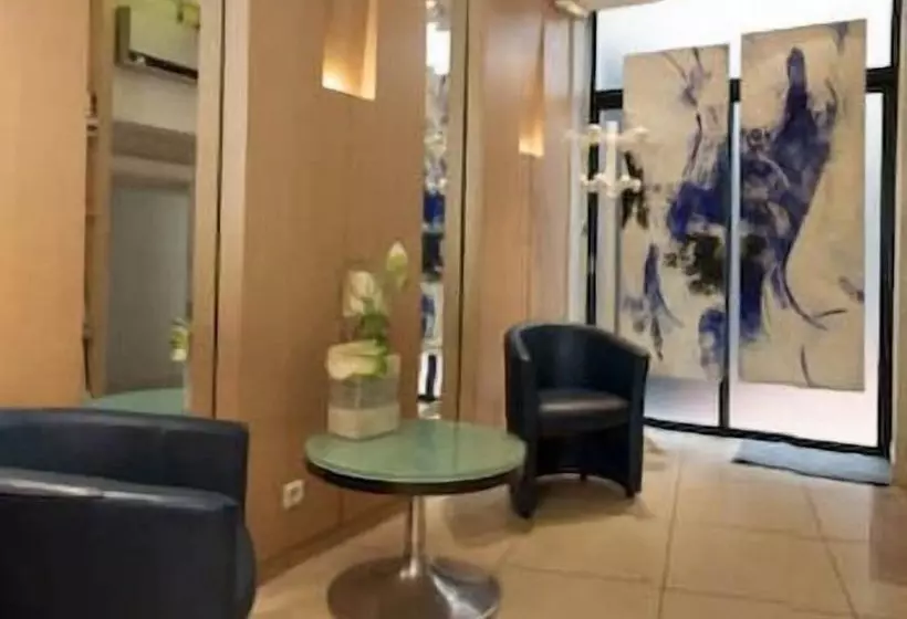 Hotel Ours Blanc  Place Victor Hugo