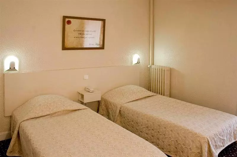 Hotel Ours Blanc  Place Victor Hugo