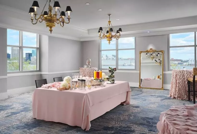 هتل Renaissance Portsmouthnorfolk Waterfront