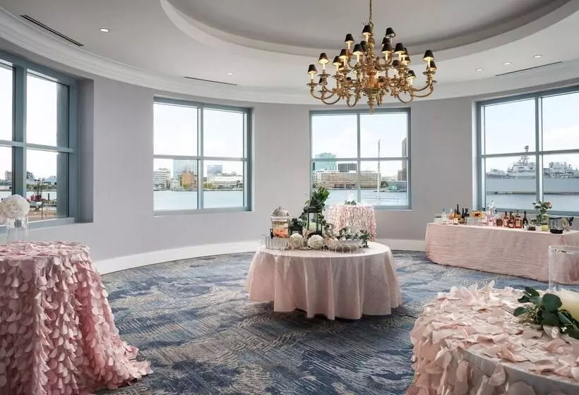 هتل Renaissance Portsmouthnorfolk Waterfront
