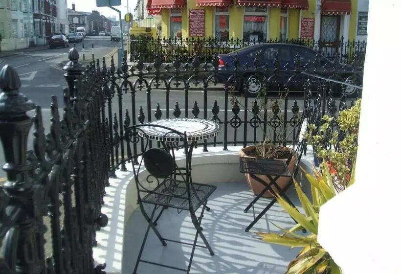 בית מלון כפרי Seamore Guest House