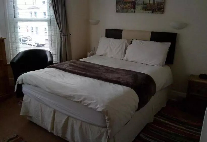 בית מלון כפרי Seamore Guest House