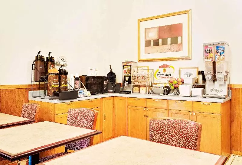 酒店 Super 8 By Wyndham Marshall