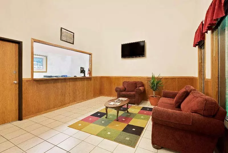 酒店 Super 8 By Wyndham Marshall