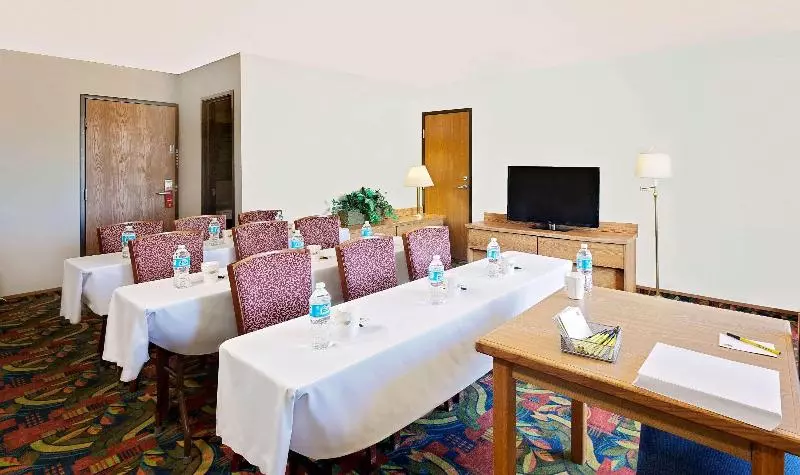 酒店 Super 8 By Wyndham Marshall