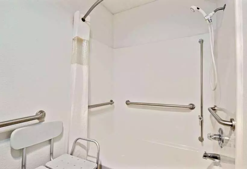 Отель Super 8 By Wyndham Riverside/kansas City