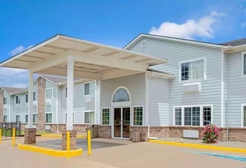 Отель Super 8 By Wyndham Riverside/kansas City