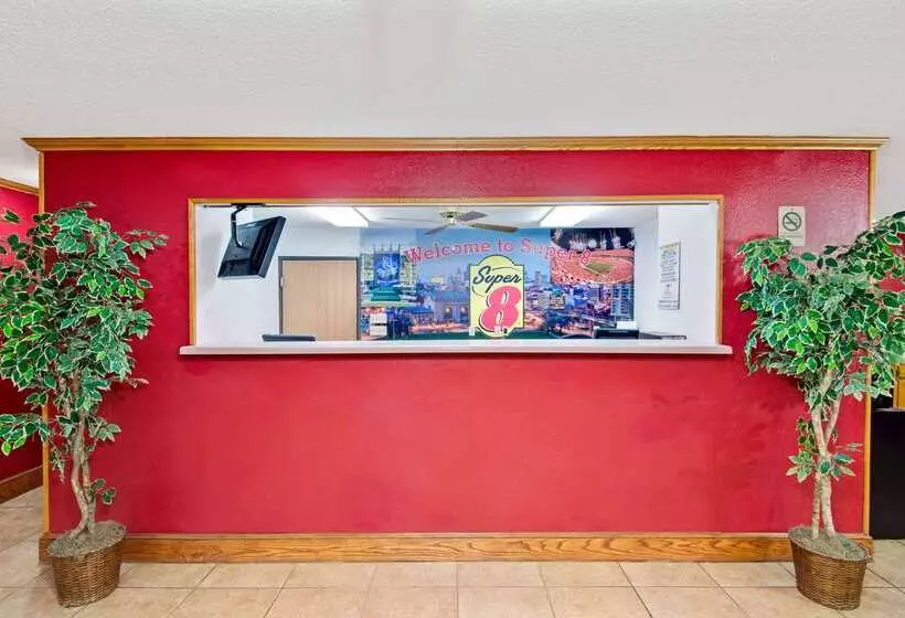 Отель Super 8 By Wyndham Riverside/kansas City
