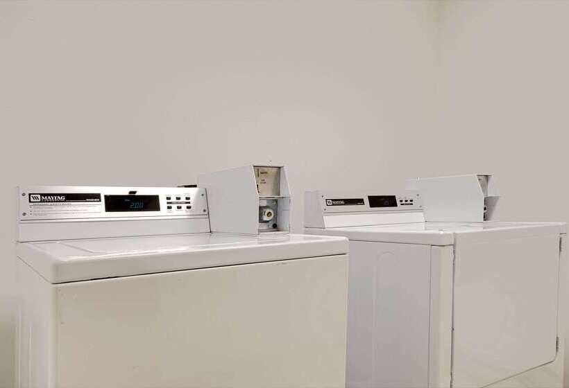 호텔 Super 8 By Wyndham Riverside/kansas City