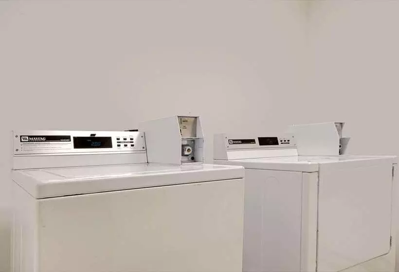 Отель Super 8 By Wyndham Riverside/kansas City