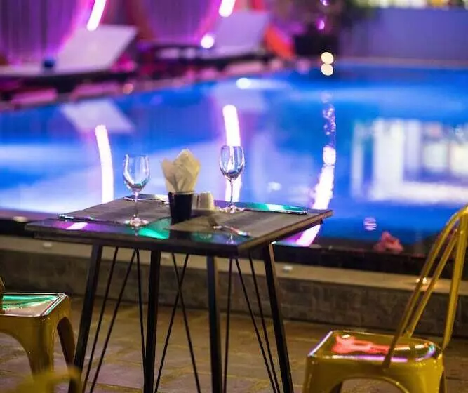 هتل White Rabbit Hostel