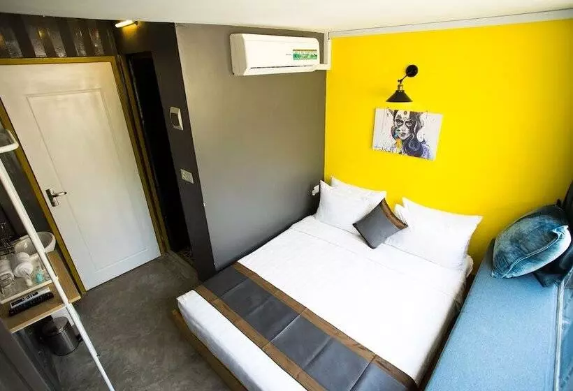 هتل White Rabbit Hostel