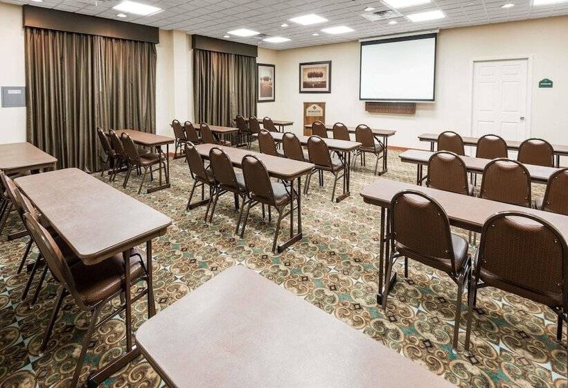 Отель Wingate By Wyndham New Braunfels