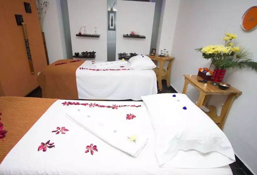 هتل Zi One Luxury