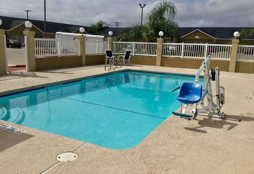 فندق على الطريق Days Inn By Wyndham Robstown