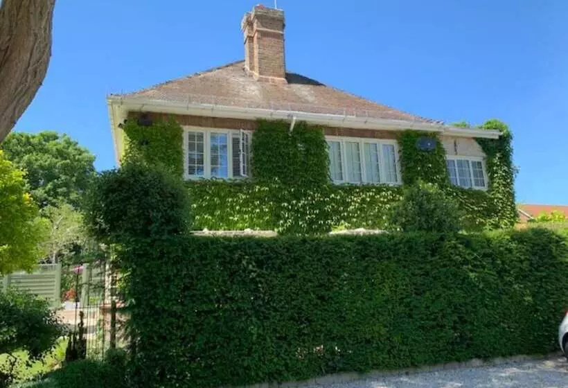 تختخواب و صبحانه The Malt House