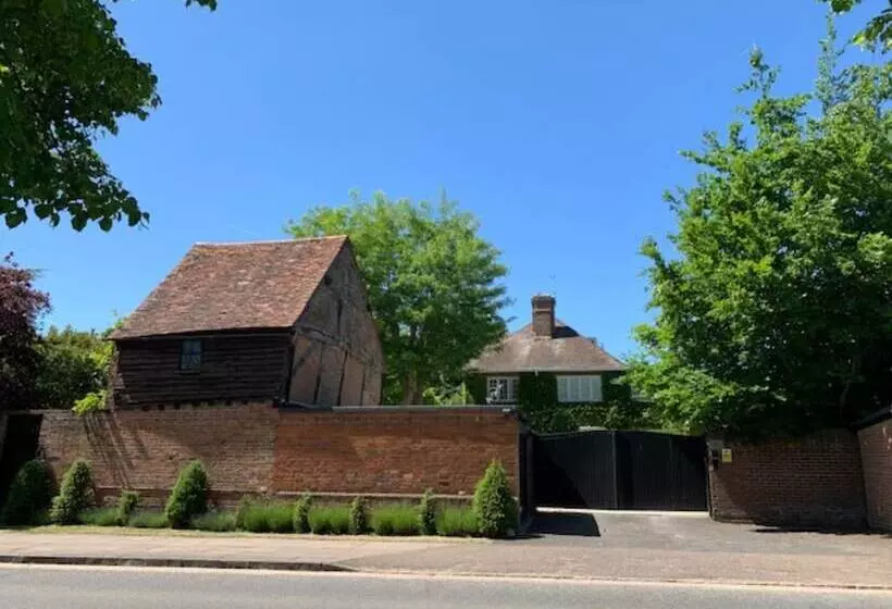 تختخواب و صبحانه The Malt House