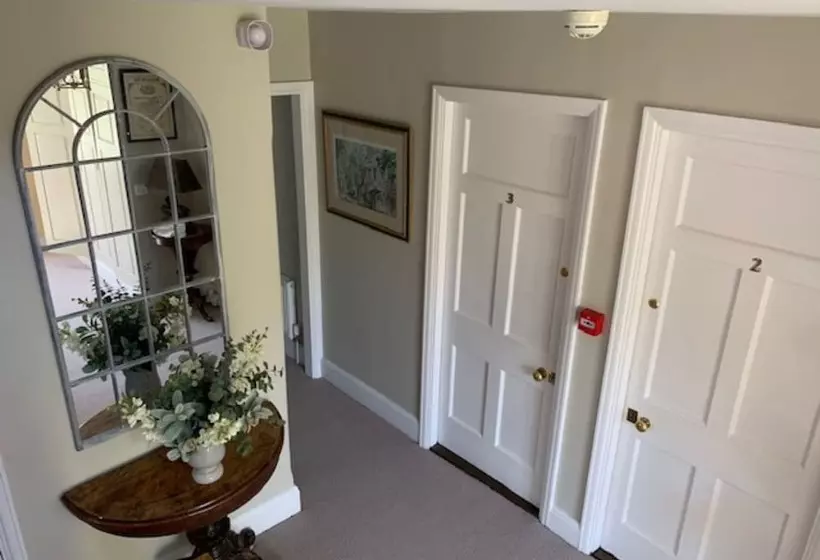 تختخواب و صبحانه The Malt House