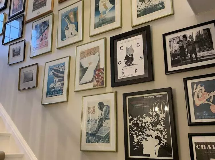 تختخواب و صبحانه The Malt House