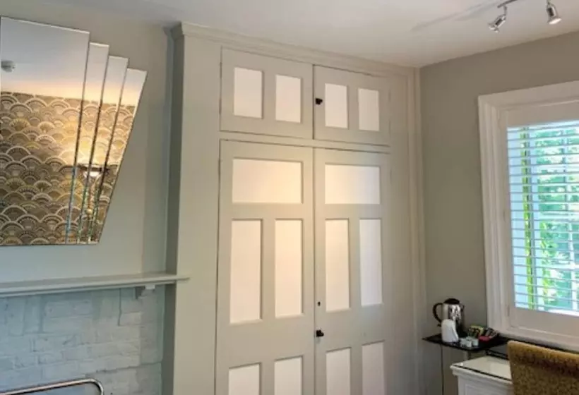 تختخواب و صبحانه The Malt House