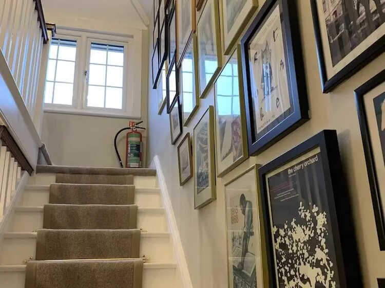 تختخواب و صبحانه The Malt House