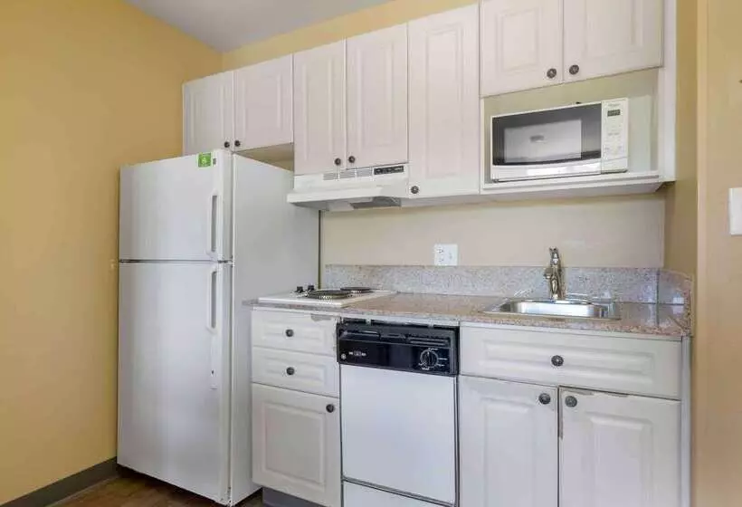 Отель Mainstay Suites Washington Dulles Airport