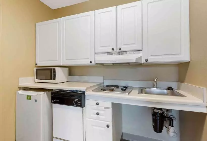 Отель Mainstay Suites Washington Dulles Airport