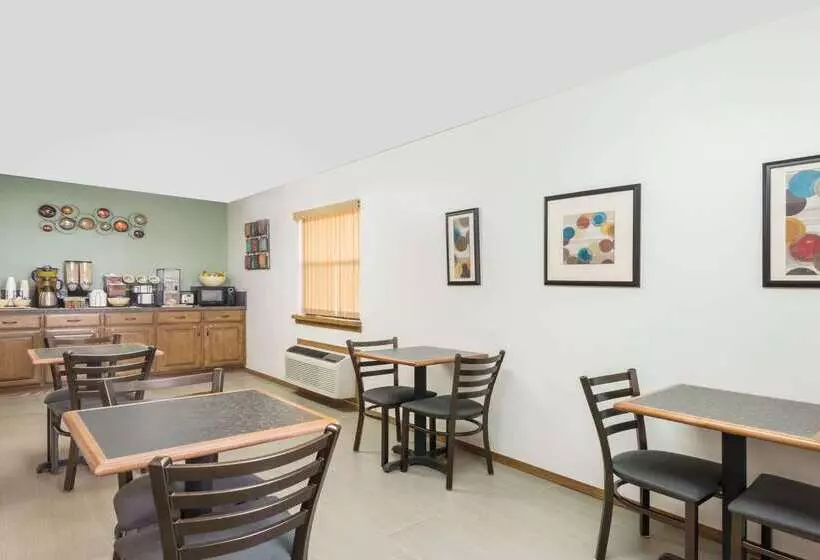 Отель Knights Inn Slaton