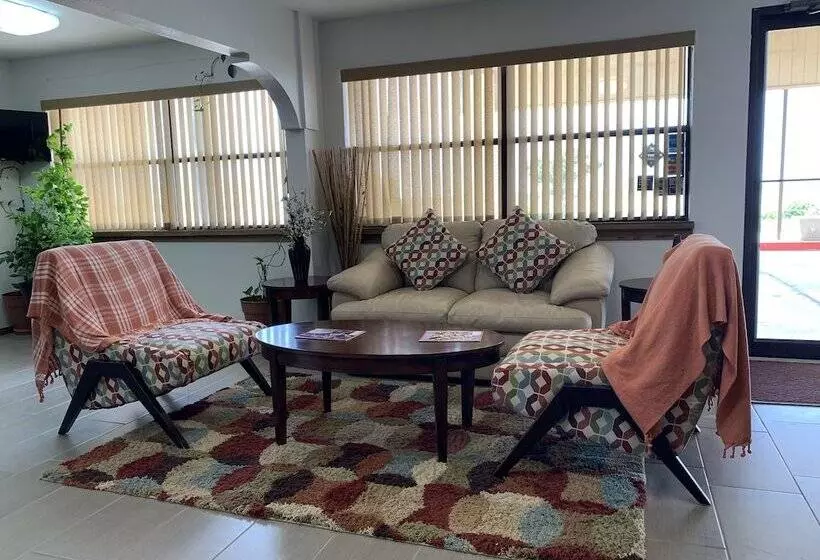 Отель Knights Inn Slaton