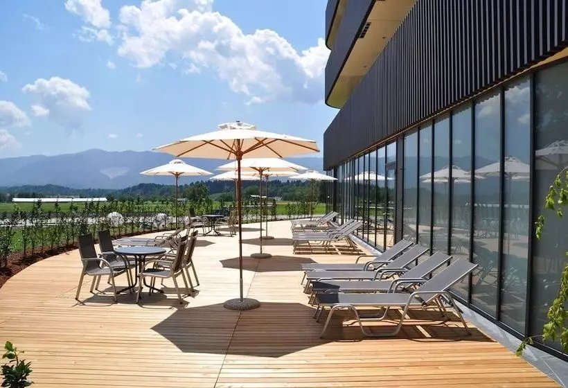 هتل Lambergh Château &