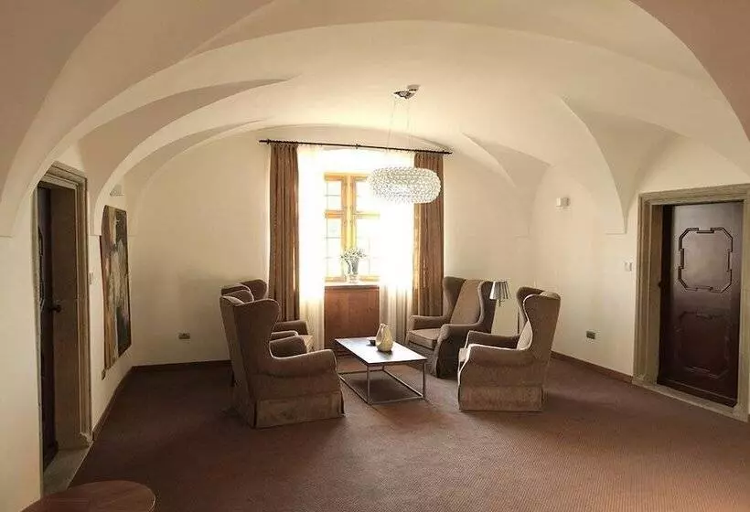 هتل Lambergh Château &