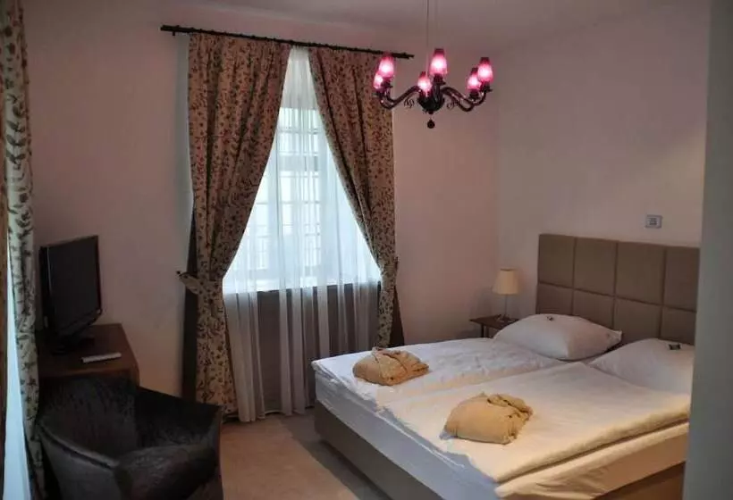 هتل Lambergh Château &