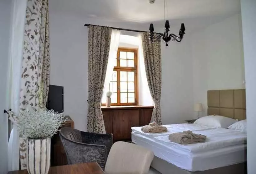 هتل Lambergh Château &