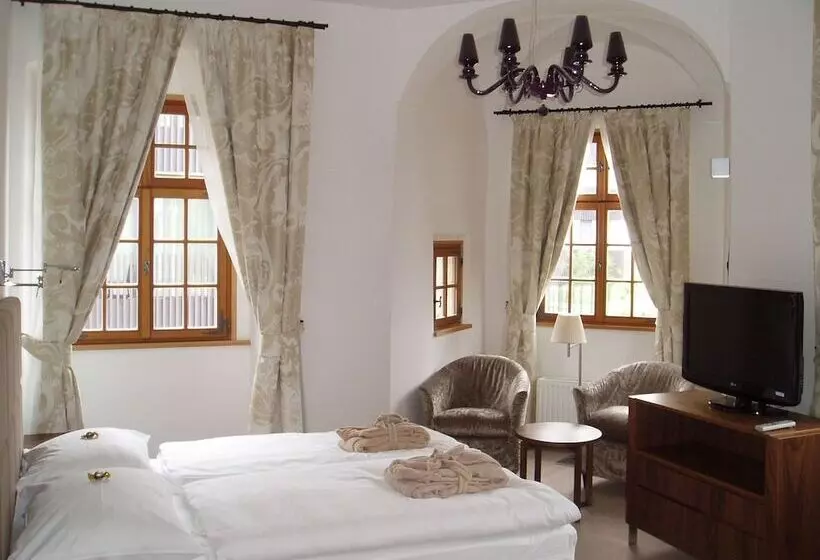 هتل Lambergh Château &